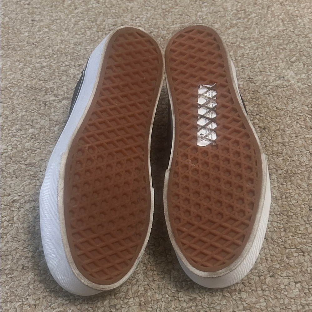 Vans Classic Black and White Low-Tops - Picture 3 of 8